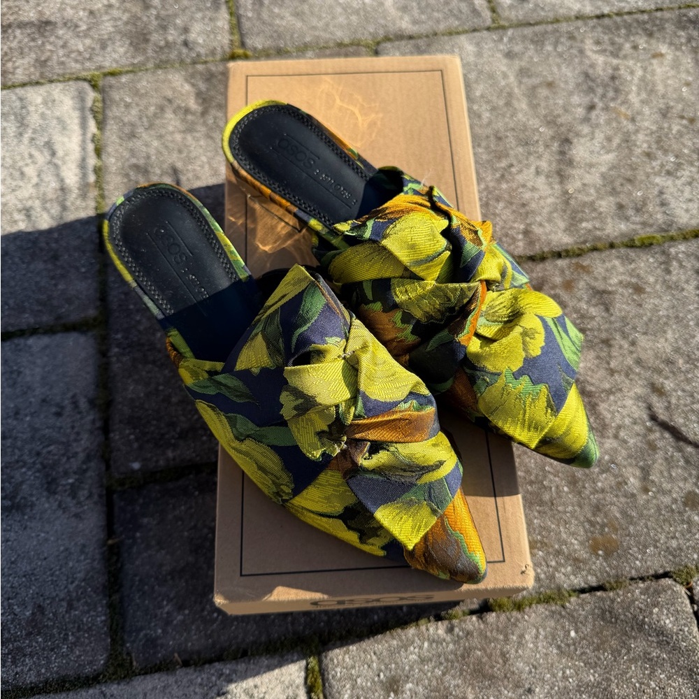 ASOS NWT floral satin mule